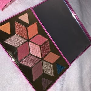 Pur X Barbie eyeshadow Pallete !!